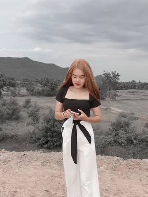 A post by @nangnang1233 on TikTok caption: Miss o ot Cr#កូនអ្នកកុំពុងស្ពឺ #គុប1សង់10👌😊