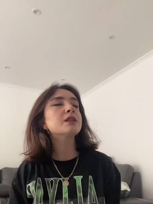 A post by @rojiyil on TikTok caption: Das Ende 😂😂 #highnote #fyp #cover #acoustic #oliviarodrigo