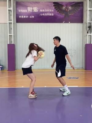 A post by @scarlet7ubm346 on TikTok caption: Why doesn't he play basketball with me? Did I violate the rules? Who wants to play with me?#chinesekungfu #kungfugirls #movement #leg #fypツシツ #bas