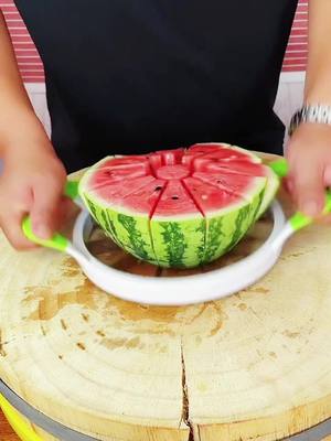 A post by @riyitk1 on TikTok caption: #tsamaninja #knifework #cutwatermelon #watermelon #fy #foryou #foryoupage