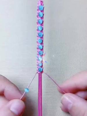 A post by @jx0152 on TikTok caption: Have you learned it?👉👉#fypシ #easydiy #foryou #diytutorial #hot #handwork #fouyoupage #diyfashion #craft #weave