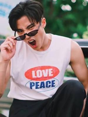 A post by @leejongsukkdrama on TikTok caption: សង្ហាដល់ហើយអាហ៊ាអើយ🥰🥰😉#bankthiti #thaiactor #cambodiafan🦋🇰🇭 #fyp