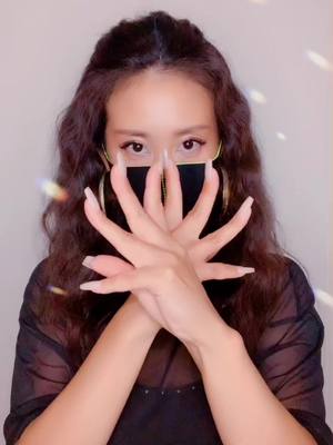 A post by @sakuramochi88 on TikTok caption: DC: @miriam.isabelle 🥰 Sound: @lamvoicians94  I changed bit beginning&last of part :0 hope you like it🥰 #fingerdance #dance #solo