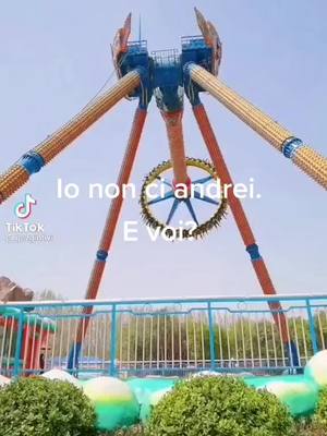 A post by @capritrail on TikTok caption: Giostra folle #giostre #giostrepericolose #lunapark #pericolose #pauraaaaaaaaaaa #viralvideo