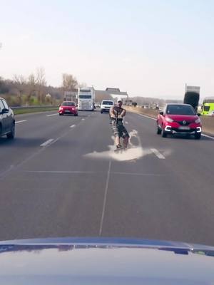 A post by @fredcprod on TikTok caption: 😅 J’vous envoie le #tuto ? Wakeboard sur l'autoroute #magictrick #transition #magic