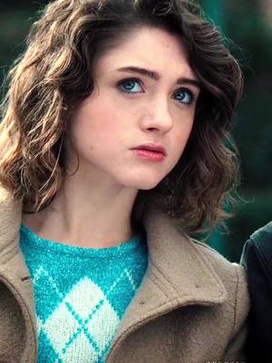 A post by @stclrght on TikTok caption: STOP she´s so pretty 😩 // #fypシ#nancywheeler#nataliadyer#strangerthings#velocityedit