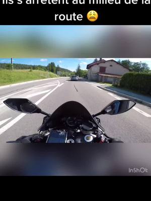 A post by @charly_pnt on TikTok caption: J’ai pas de patience 😂 #motard #moto #humour #vueamoto #jura