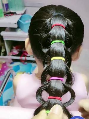 A post by @hellen586586 on TikTok caption: #woman #hairstyle