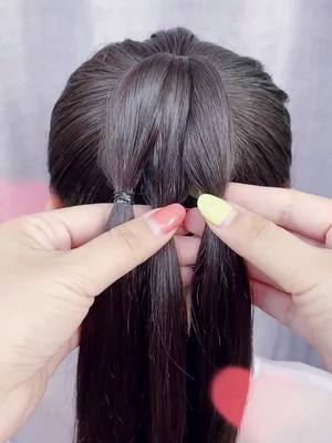 A post by @hellen586586 on TikTok caption: #hairstyle #woman