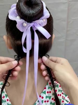 A post by @hellen586586 on TikTok caption: #woman #hairstyle