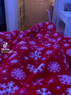 A post by @counttochristmas2021 on TikTok caption: POV: It’s finally christmas holidays #Christmas #foryou #fypツ #follow #asthethic #warm #Holiday