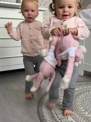 A post by @dinieras on TikTok caption: Shoppen voor je kiddies is veel leuker dan voor jezelf 🛍👠😍#shoppen #twins #loveit #sisters