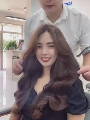 A post by @yoyo567567 on TikTok caption: #hairstyle #woman