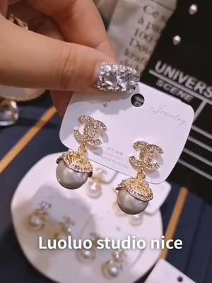 A post by @naiostudio on TikTok caption: #gift #fyp #foryou #earring