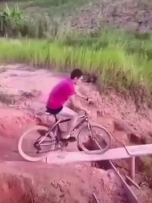 A post by @mtb_tiktok__ on TikTok caption: 😂😂 How many tries would it take you to do it ? #mtb #funnyvideo