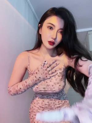 A post by @tempketing on TikTok caption: #fypシ #foryou #partygirl ##beautygirl #hotgirl