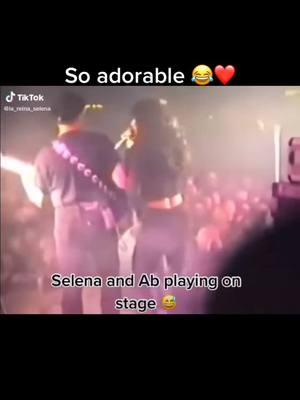 A post by @bidibidiselenaq on TikTok caption: #SmartfoodClub #fyp #foryoupage #foryou #selena #selenaquintanilla #selenaquintanilllaperez #selenanetflix #selenatheseries #selenatiktok #netflix