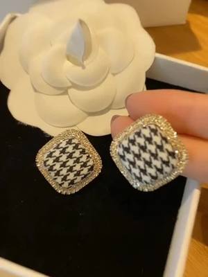 A post by @naiostudio on TikTok caption: #earring #gift #fyp #foryou