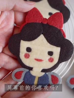 A post by @yummystar on TikTok caption: sooo cute cookie #🍪 #sweet #dessert #FoodLover #bakery #afternoontea #cookies #cookie #biscuit #snowwhite