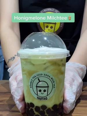 A post by @taotao.cologne on TikTok caption: Let’s make out new favorite bubble Tea ‘Honigmelone Milchtee mit Tapioka’ 💚🧋#bubbleteasquad #aestheticdrinks #boba #köln