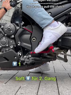 A post by @bikebruh on TikTok caption: Wie man in Neutral schaltet! ⬇️N⬆️ #motorrad #bikelover #bike #motor #gear #shift #bikebruh #fy #fyp #hoch #runter #motorcycle #drive #down #neutral