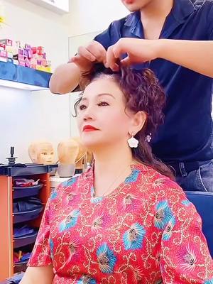 A post by @fantastichumanhairkevin on TikTok caption: #hairpiece Do you want your mother to be ten years younger? If you love her, give her a wig😘😘💁🏼‍♀️