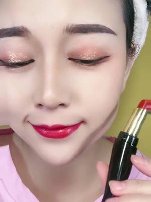 A post by @chplife on TikTok caption: Did you learn?#beautiful #Makeup #Lipstick #updeals