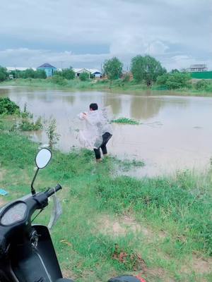 A post by @pozzvat4t5 on TikTok caption: ពីនាកបងប្រុស🍻😅🐠🐠