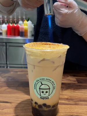 A post by @taotao.cologne on TikTok caption: Neuer Liebling Bubble Tea🧋😍, wer möchte den probieren?✨  #boba #tapioka #bubbleteaaddict #cremebrulee #köln #foryoupage