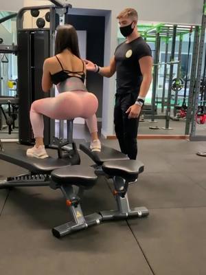 A post by @sonia_dedo on TikTok caption: Son tornata 💪🏼🔝 allenamento con @valerio_maccagno_trainer #fitnessmotivation #fitness #gymitalia #fitnessita