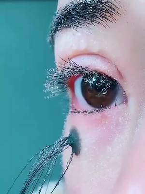 A post by @dghbf22 on TikTok caption: #fyfou #eyelashes