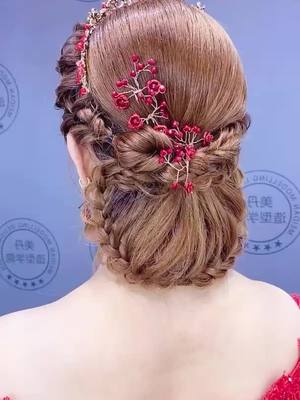 A post by @hair867867 on TikTok caption: lady hairstyle#hairoftiktok #hairtok