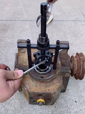 A post by @yanle300 on TikTok caption: Inner bearing puller! #tool #hardware