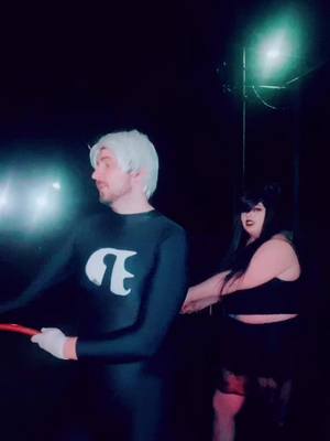 A post by @__vickichu_ on TikTok caption: Sam and Danny phantom for Halloween #halloween #dannyphantom #samanddanny #halloweencostume #couplecostumes