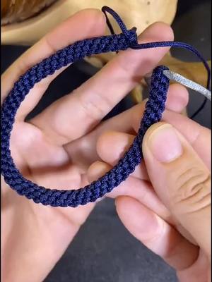 A post by @comty13 on TikTok caption: #mädchen #DIY #ropetutorial #👍👍👍👍 #fürdich #doltyourself #diytoturial #handbuch #scrollen