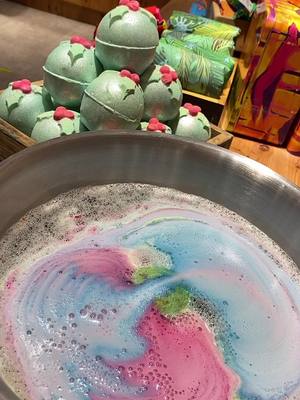 A post by @lushbraehead on TikTok caption: Hey Hey Hollywood Christmas bath bomb! Have you tried it? #bathbomb #lush #fyp #WonderWaterDrip