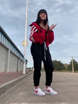 A post by @xinnilokko on TikTok caption: ksoylaxinnniii lokoooo #xinnilokko #paratilokko