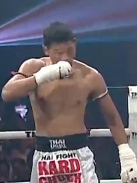 A post by @cambodiasports11 on TikTok caption: អត់បានតដៃគេរួចទេ | CAMBODIA VS THAILAND, #kunkhmer #muaythai #boxing #cambodia