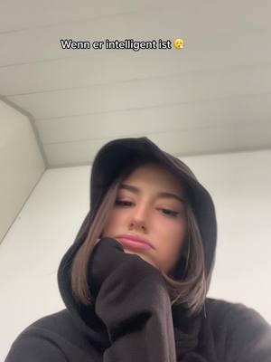 A post by @jessica.lampreia.ramos on TikTok caption: #CloseUpAuge #fotogen #Ich #HUAWEInovaDance #HUAWEInovaDance #roborockrun