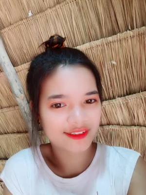 A post by @dyvcsuy93gk0 on TikTok caption: #ស្រលាញពេលអូនសេីច😍