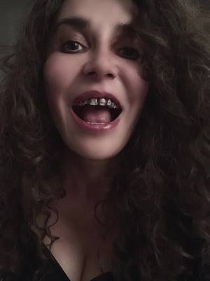 A post by @luciernagona on TikTok caption: #Invertido Ya es viernes! #bellatrixlestrange #bellatrix #potterhead #pottertok #trending