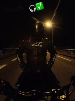 A post by @acetiik on TikTok caption: HeadPhone 🎧✅ #fyp #fypシ #foryou #motorcycle #moto #motard #pourtoi #headphones #satisfying #satisfyingvideo