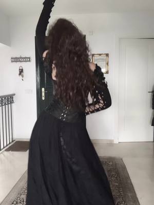 A post by @luciernagona on TikTok caption: Un pequeño baile de domingo #bellatrixlestrange #bellatrix #potterhead #pottertok