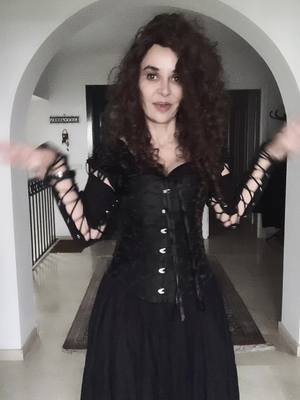 A post by @luciernagona on TikTok caption: Otro bailecito de moda #bellatrix #bellatrixlestrange #potterhead #pottertok #trending