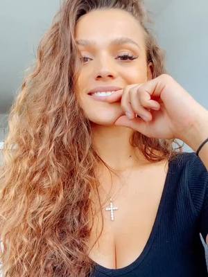 A post by @miislopes on TikTok caption: guten Morgen ❤️