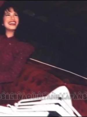 A post by @selenaquintanillafans7 on TikTok caption: HOLA AMIGOS 😄👋👋👋😄❤️#selenaquintanilla #parati #selenaquintanillafans7 #❤️