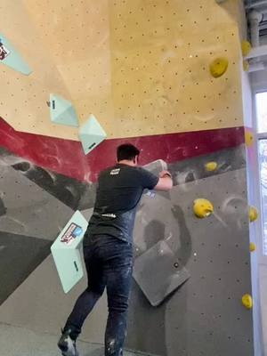 A post by @klettermaxe3485 on TikTok caption: Station 6 Boulder Bundesliga#fulda #boulderbundesliga #blockbarock #bouldern #sports #viral #trending #tiktok #ninjawarrior #ninjawarriorgermany