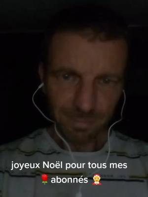 A post by @ismaellefilliatr3 on TikTok caption: joyeux Noël pour tous mes abonnés 🤶🎁⛄🎄🥰🌹