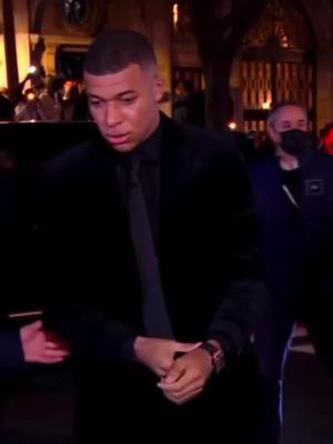 A post by @lylou_km7 on TikTok caption: 😍🇫🇷 #pourtoi #kylianmbappé #mbappe #fyp