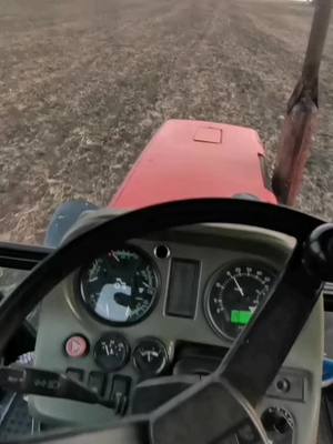 A post by @tractorist_pryanik on TikTok caption: #село #деревня #сельскоехозяйство #трактор #юмор #кфх